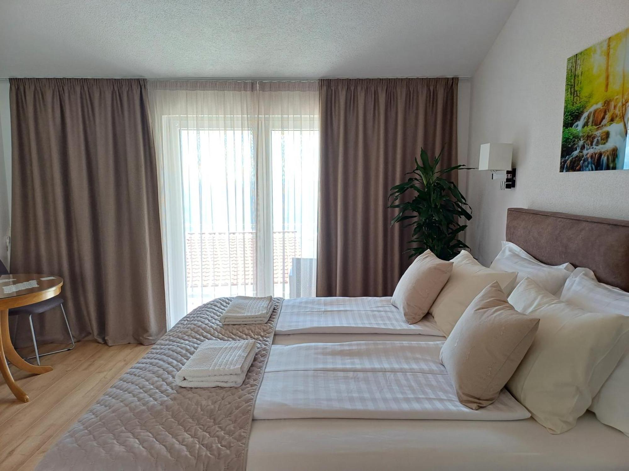 Apartments Jaksic Трогір Екстер'єр фото